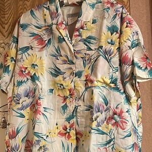 Espirit 90s Floral button down w/short sleeves and pocket 🌸